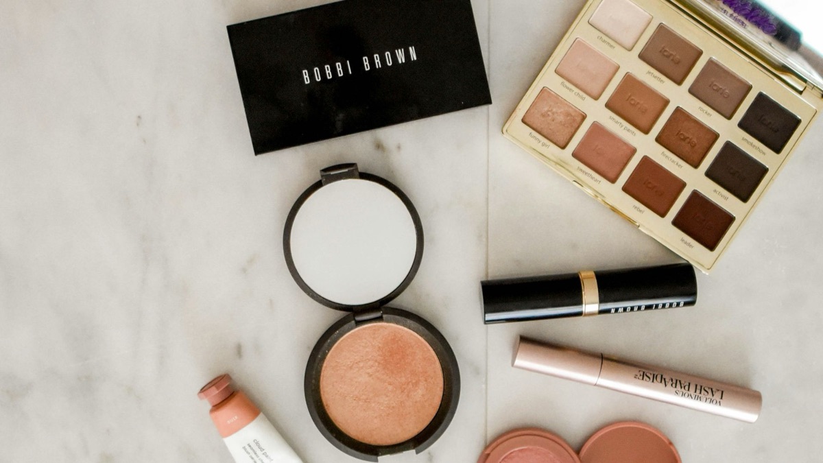 5 Makeup YouTubers To Start Watching