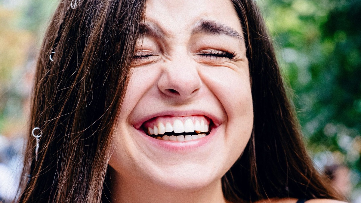 5 Reasons To Rock A Bare Face In Public