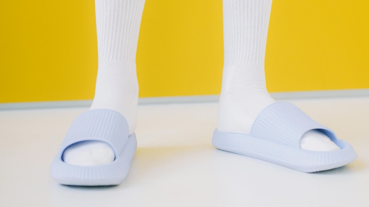 5 Reasons Everyone Still Hates The Socks-With-Sandals Combo