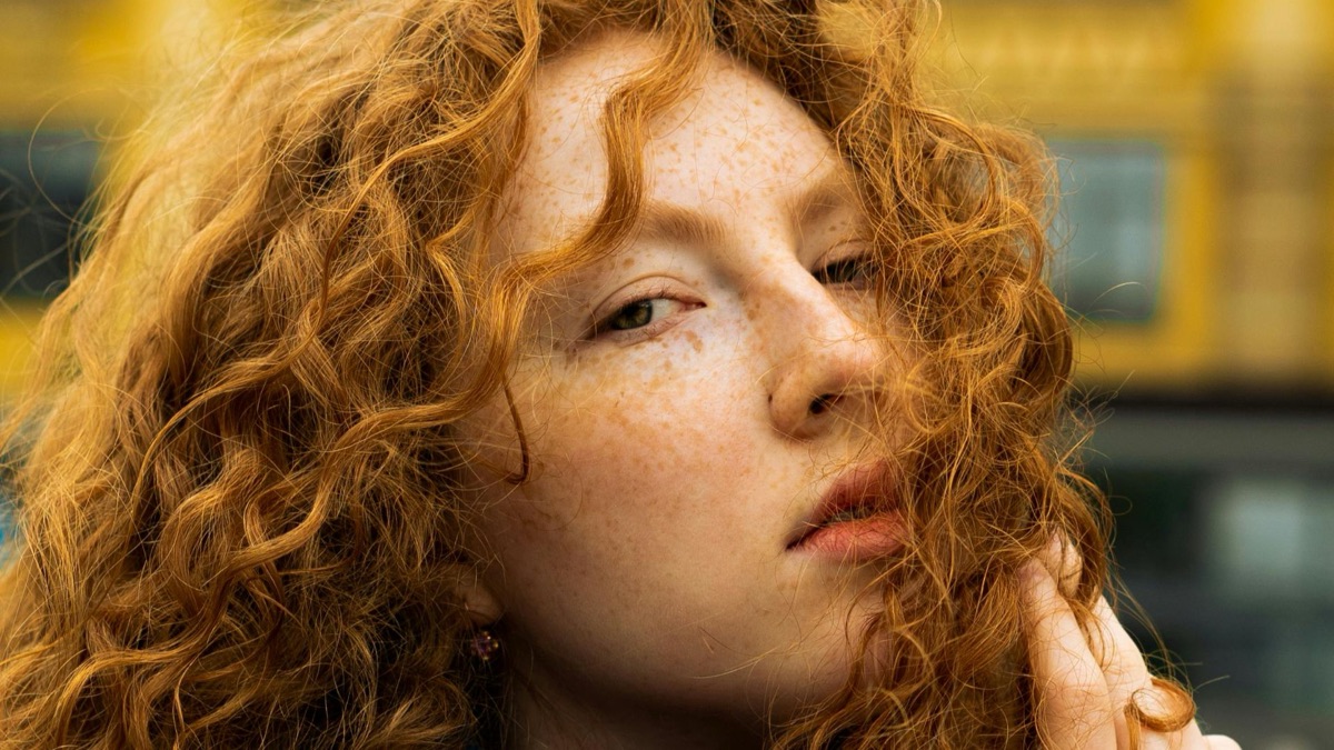 5 Ways Wavy Hair Is Different Than Curly Hair
