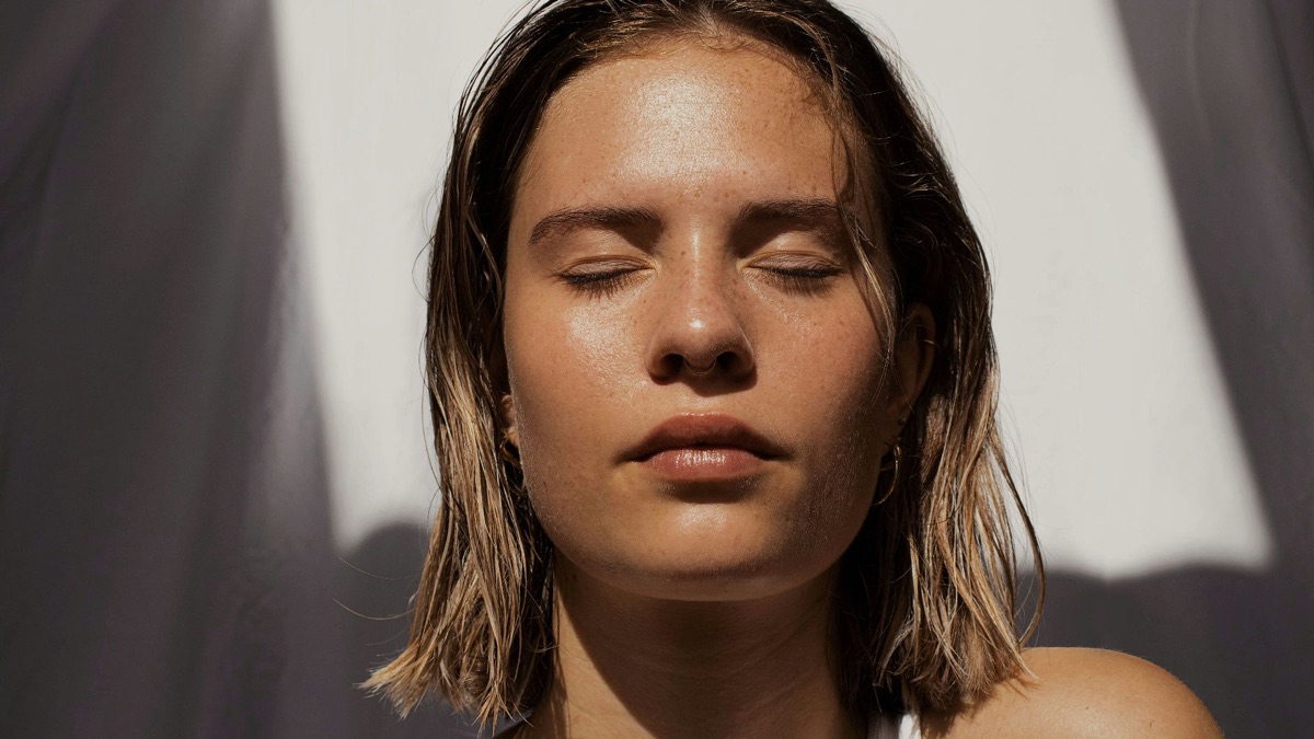 5 Reasons To Rock A Bare Face In Public